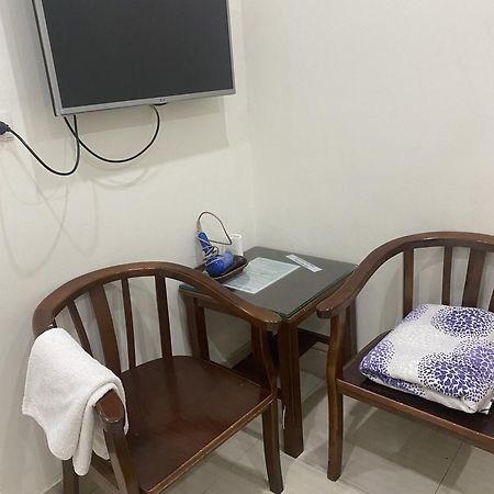 Nam Cuong Motel - Phong Don Co Cua So Thoang Mat Khep Kin - Thang May Ανόι Εξωτερικό φωτογραφία