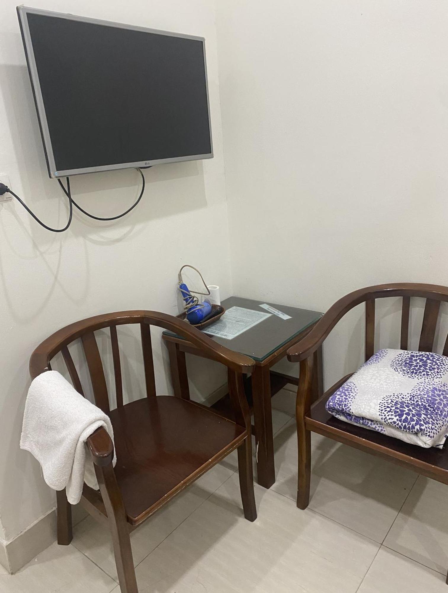 Nam Cuong Motel - Phong Don Co Cua So Thoang Mat Khep Kin - Thang May Ανόι Εξωτερικό φωτογραφία